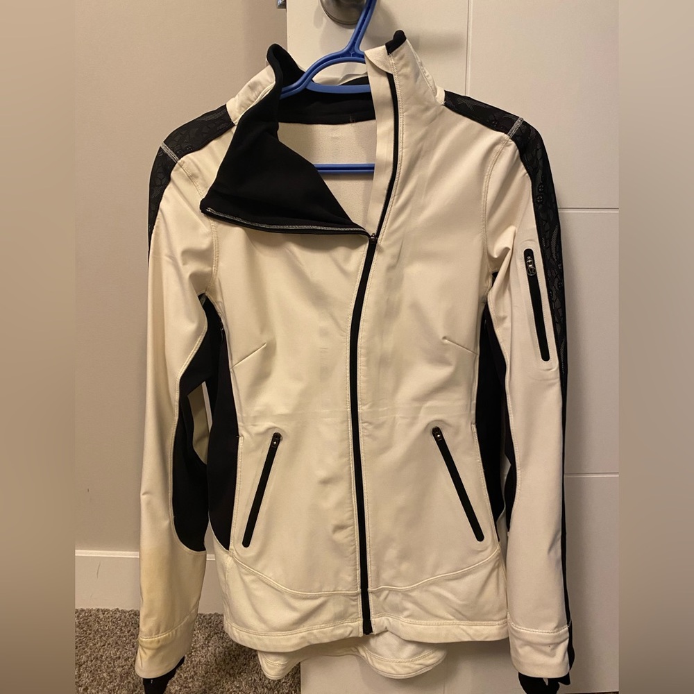 LULULEMON $198 White Black Lace Run Draft Dodger Jacket